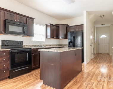 108 Lookout Point Place - Photo Thumbnail 3