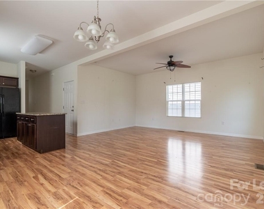 108 Lookout Point Place - Photo Thumbnail 7