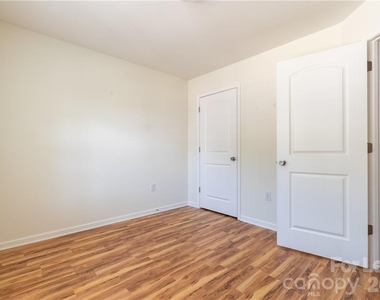 108 Lookout Point Place - Photo Thumbnail 10