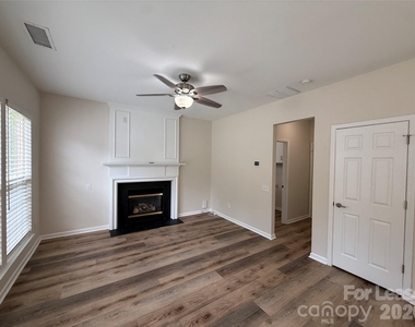 3404 Laurenhurst Lane - Photo Thumbnail 8