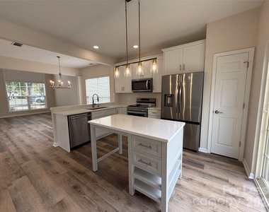 3404 Laurenhurst Lane - Photo Thumbnail 5