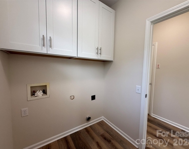 3404 Laurenhurst Lane - Photo Thumbnail 9