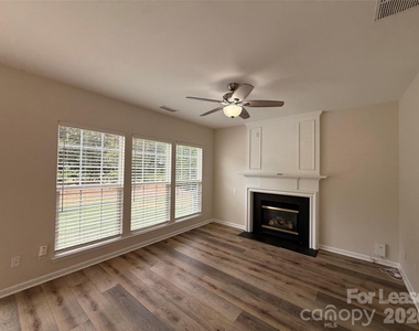 3404 Laurenhurst Lane - Photo Thumbnail 7