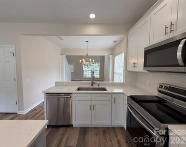 3404 Laurenhurst Lane - Photo Thumbnail 6