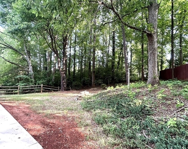 1725 Van Dyke Drive - Photo Thumbnail 4