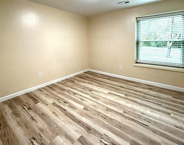 1725 Van Dyke Drive - Photo Thumbnail 18