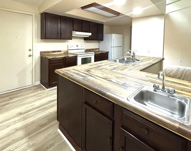 1725 Van Dyke Drive - Photo Thumbnail 8