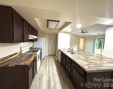 1725 Van Dyke Drive - Photo Thumbnail 6
