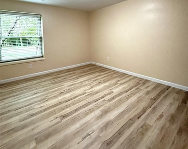 1725 Van Dyke Drive - Photo Thumbnail 20