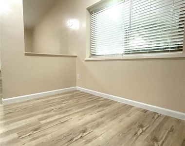 1725 Van Dyke Drive - Photo Thumbnail 14