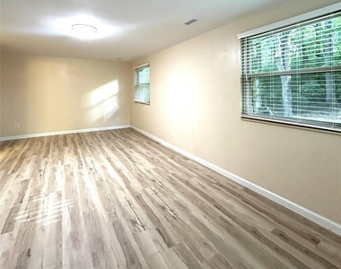 1725 Van Dyke Drive - Photo Thumbnail 21