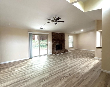 1725 Van Dyke Drive - Photo Thumbnail 12