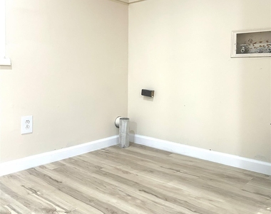 1725 Van Dyke Drive - Photo Thumbnail 15
