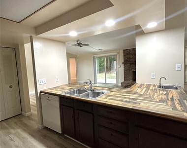1725 Van Dyke Drive - Photo Thumbnail 7