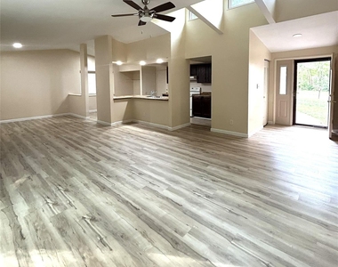 1725 Van Dyke Drive - Photo Thumbnail 11
