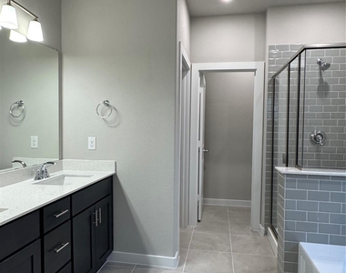 400 Stone Hollow Drive - Photo Thumbnail 12