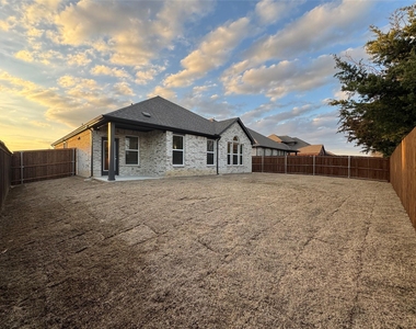 400 Stone Hollow Drive - Photo Thumbnail 19