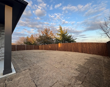 400 Stone Hollow Drive - Photo Thumbnail 21