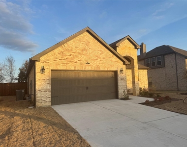 400 Stone Hollow Drive - Photo Thumbnail 2