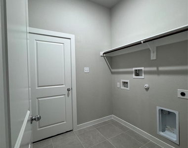 400 Stone Hollow Drive - Photo Thumbnail 17