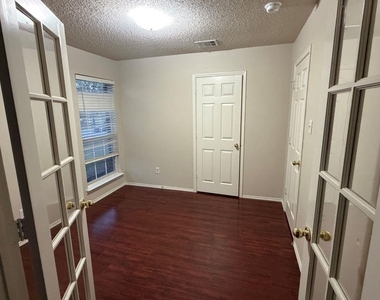 9189 Chivalry Court - Photo Thumbnail 3