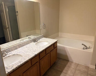 9189 Chivalry Court - Photo Thumbnail 11