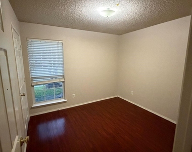 9189 Chivalry Court - Photo Thumbnail 15