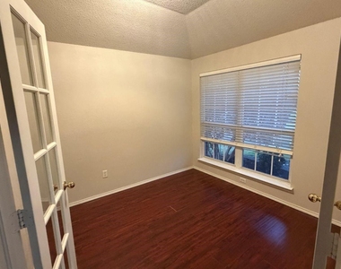 9189 Chivalry Court - Photo Thumbnail 2