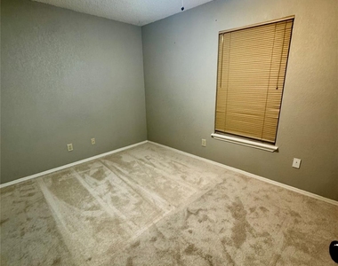 2070 Vista Drive - Photo Thumbnail 18
