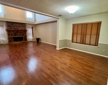 2070 Vista Drive - Photo Thumbnail 5