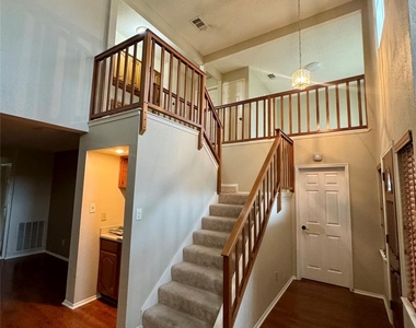 2070 Vista Drive - Photo Thumbnail 2