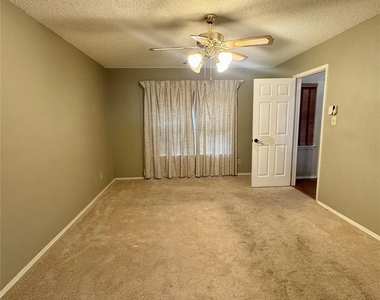 2070 Vista Drive - Photo Thumbnail 13