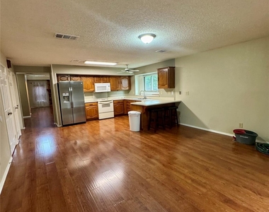 2070 Vista Drive - Photo Thumbnail 6
