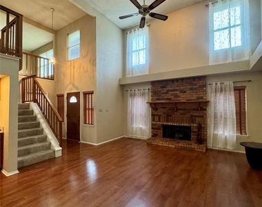 2070 Vista Drive - Photo Thumbnail 4