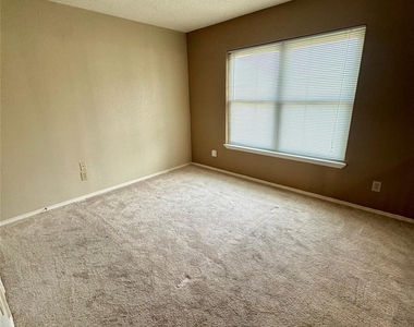 2070 Vista Drive - Photo Thumbnail 16