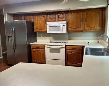 2070 Vista Drive - Photo Thumbnail 10