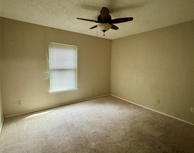 2070 Vista Drive - Photo Thumbnail 17