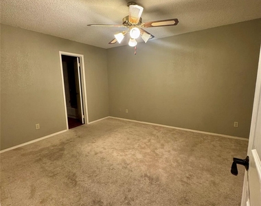 2070 Vista Drive - Photo Thumbnail 12