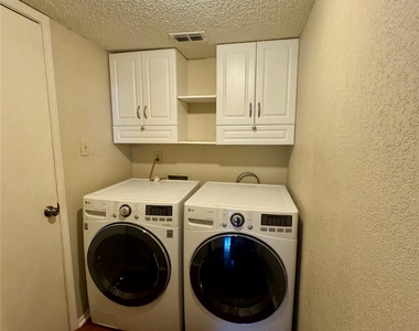 2070 Vista Drive - Photo Thumbnail 11