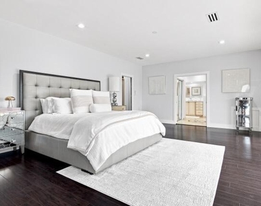 8709 Banyan Court - Photo Thumbnail 3