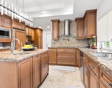 8709 Banyan Court - Photo Thumbnail 5