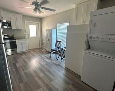 405 Maple Drive - Photo Thumbnail 4
