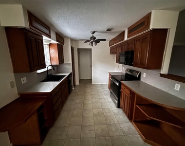 5916 Birchill Road - Photo Thumbnail 4