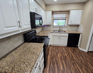 3216 Bandolino Lane - Photo Thumbnail 6