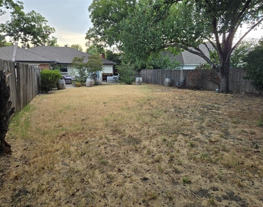3216 Bandolino Lane - Photo Thumbnail 21