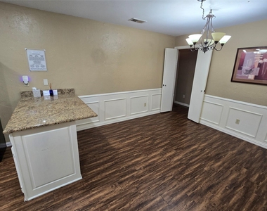 3216 Bandolino Lane - Photo Thumbnail 7