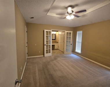 3216 Bandolino Lane - Photo Thumbnail 13