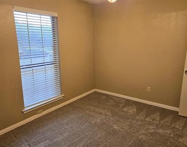 3216 Bandolino Lane - Photo Thumbnail 12