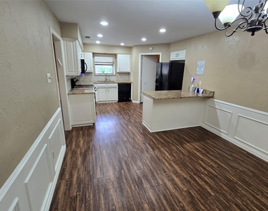 3216 Bandolino Lane - Photo Thumbnail 5