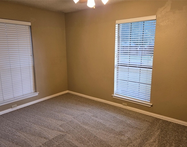 3216 Bandolino Lane - Photo Thumbnail 11